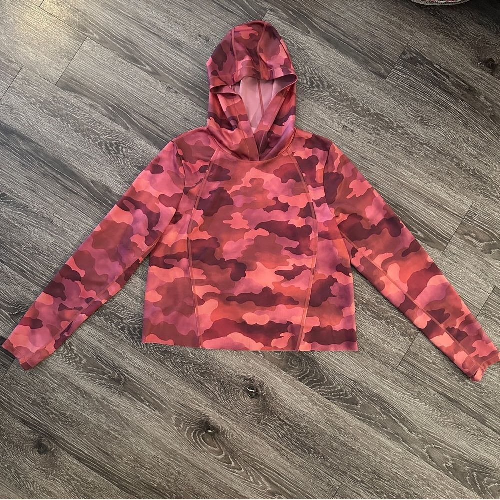 Athleta Women's Mantra Print red Camo Pinnacle Hoodie